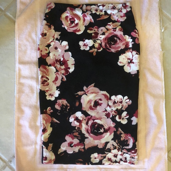 Floral Pencil Skirt - Picture 2 of 2